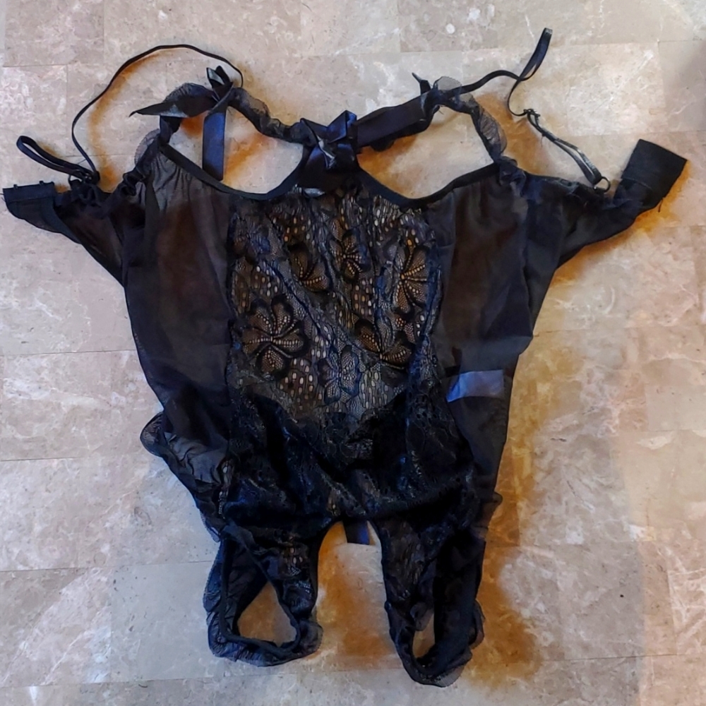 Black lace & mesh